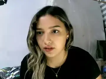 Izzy_32  live sex cam