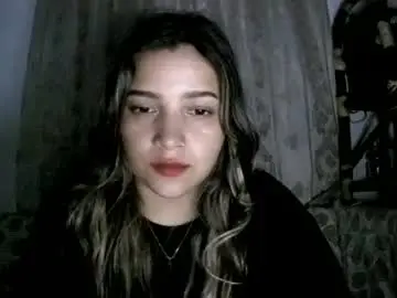 Izzy_32  live sex cam