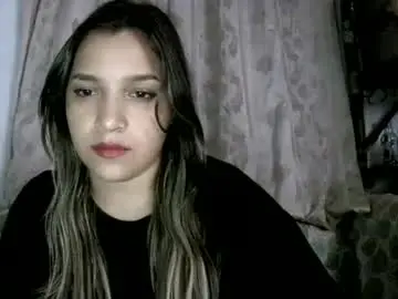 Izzy_32  live sex cam
