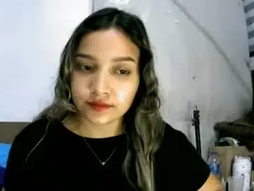 Izzy_32  live sex cam