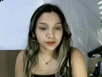 Izzy_32  live sex cam