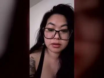Newbeeboobee  live sex cam