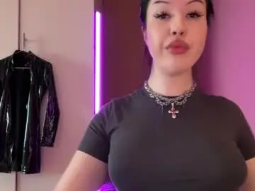 Urdevilbaby  live sex cam