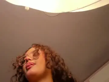 Vitoria_kind  live sex cam
