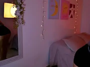Kitty_leaf  live sex cam