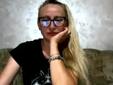 Melly_rosey  live sex cam