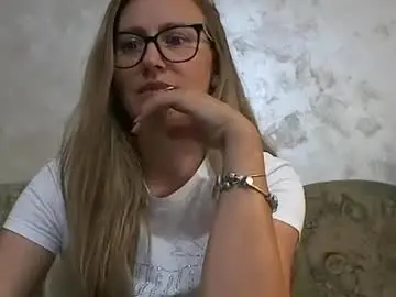 Melly_rosey  live sex cam