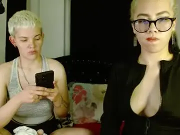 Noahakeew  live sex cam