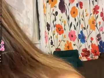 Ravelyn  live sex cam