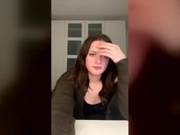 Misselaa95  live sex cam