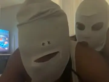 Mommasmilkys  live sex cam