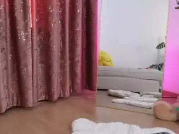 Alieness  live sex cam