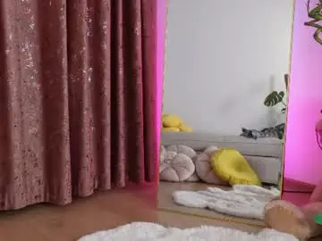 Alieness  live sex cam