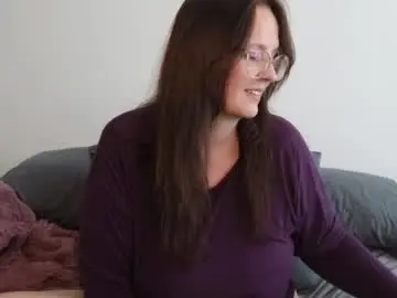 Boredbustyhousewife  live sex cam