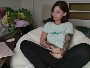 Crissy_love  live sex cam