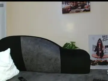 Maxxinepetite  live sex cam