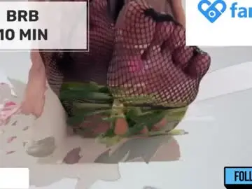 Mommy_cum  live sex cam