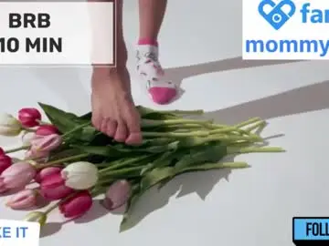 Mommy_cum  live sex cam