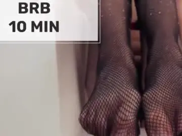 Mommy_cum  live sex cam