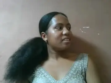 Tharcialy  live sex cam
