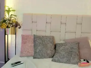 Auroraqueenn  live sex cam