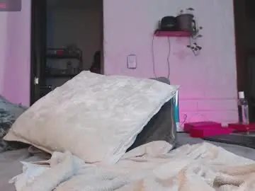 Gaia_333  live sex cam