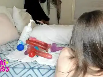 Lilmamidaisy  live sex cam