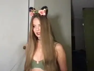 Lucywants  live sex cam