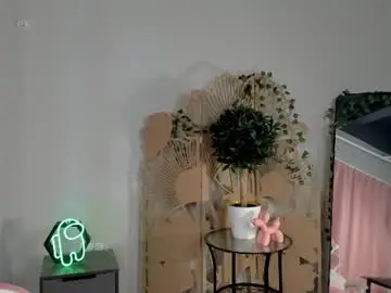 Runaashen  live sex cam