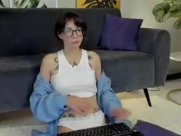 Runaashen  live sex cam