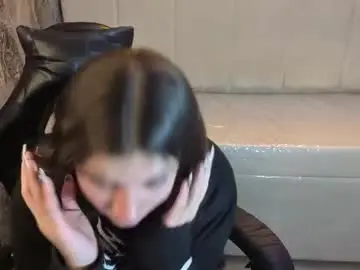 Blonde_doll_v  live sex cam