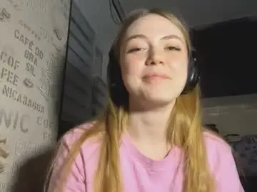 Toyarinaldis  live sex cam