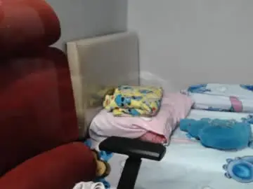 Bubblebuttpinay  live sex cam