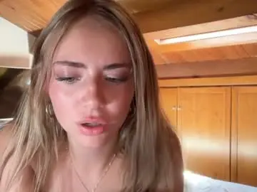Honeyyy95  live sex cam
