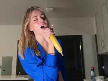 Honeyyy95  live sex cam