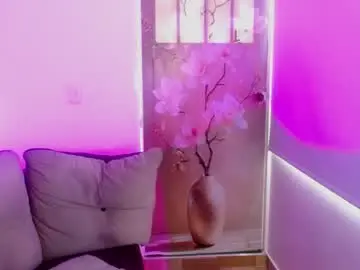 Milfrosalie  live sex cam