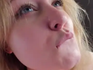 Teeencutee  live sex cam