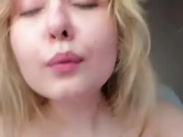 Teeencutee  live sex cam