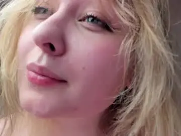 Teeencutee  live sex cam