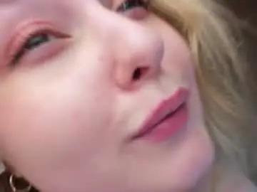 Teeencutee  live sex cam