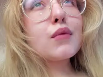Teeencutee  live sex cam