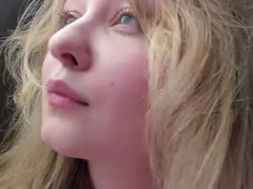 Teeencutee  live sex cam