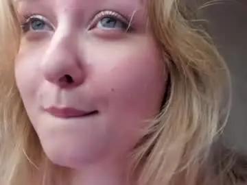 Teeencutee  live sex cam