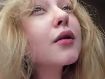 Teeencutee  live sex cam