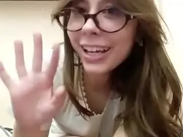 Zendaya_kira  live sex cam