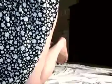 Barefootbbyy  live sex cam