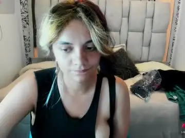 Kiara_cruz__  live sex cam
