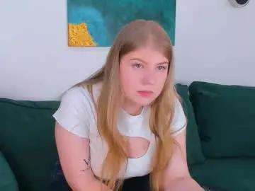 Peachybloom  live sex cam