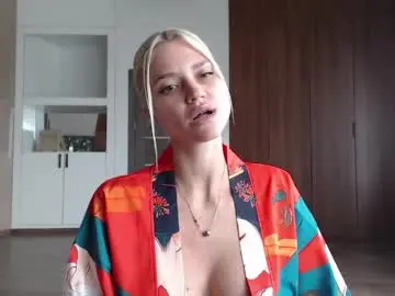 Qeeensgambit  live sex cam