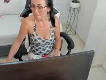 Yulitza1025  live sex cam